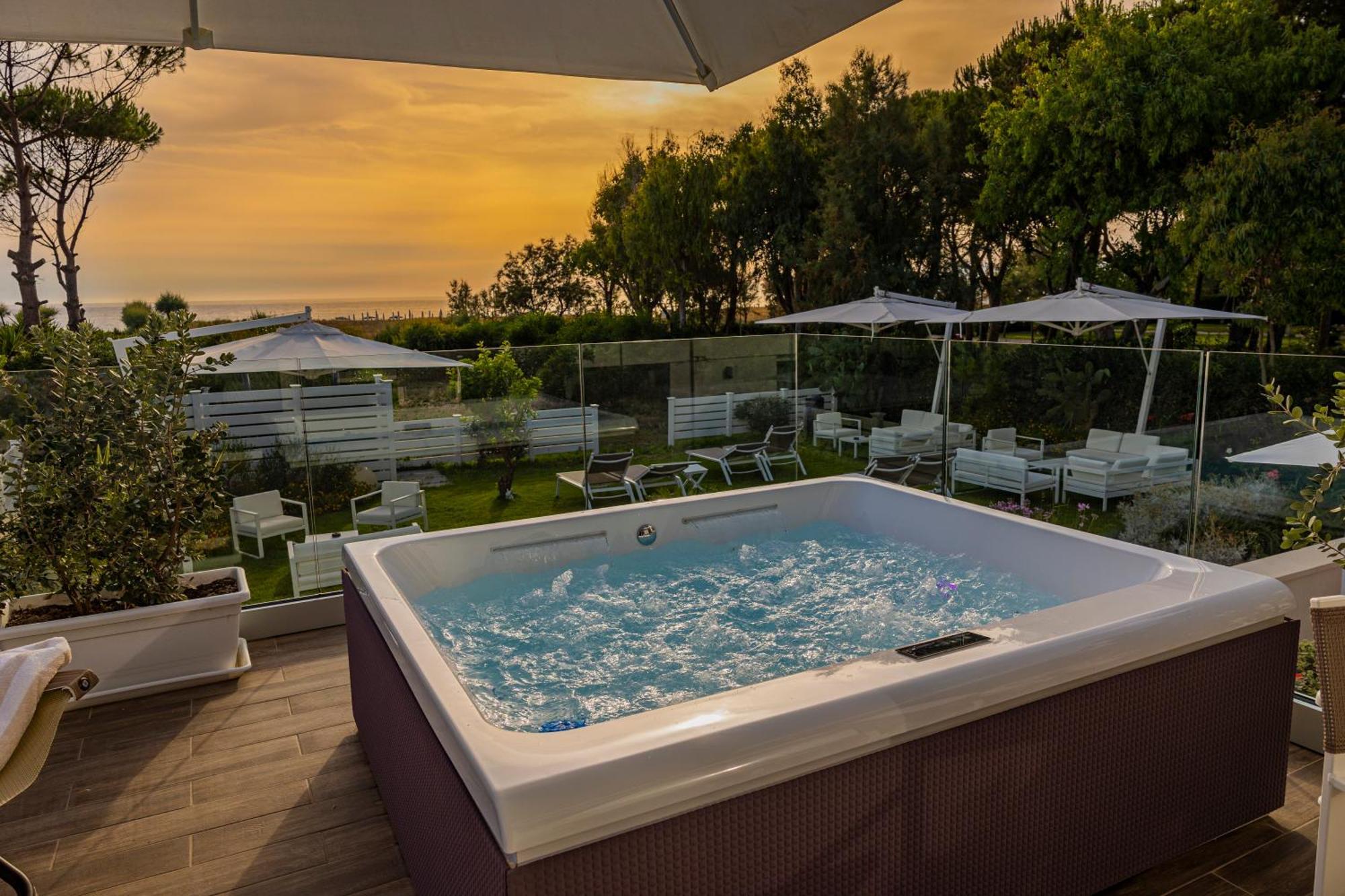 פסטום Aquamaris Design Suite & Spa מראה חיצוני תמונה